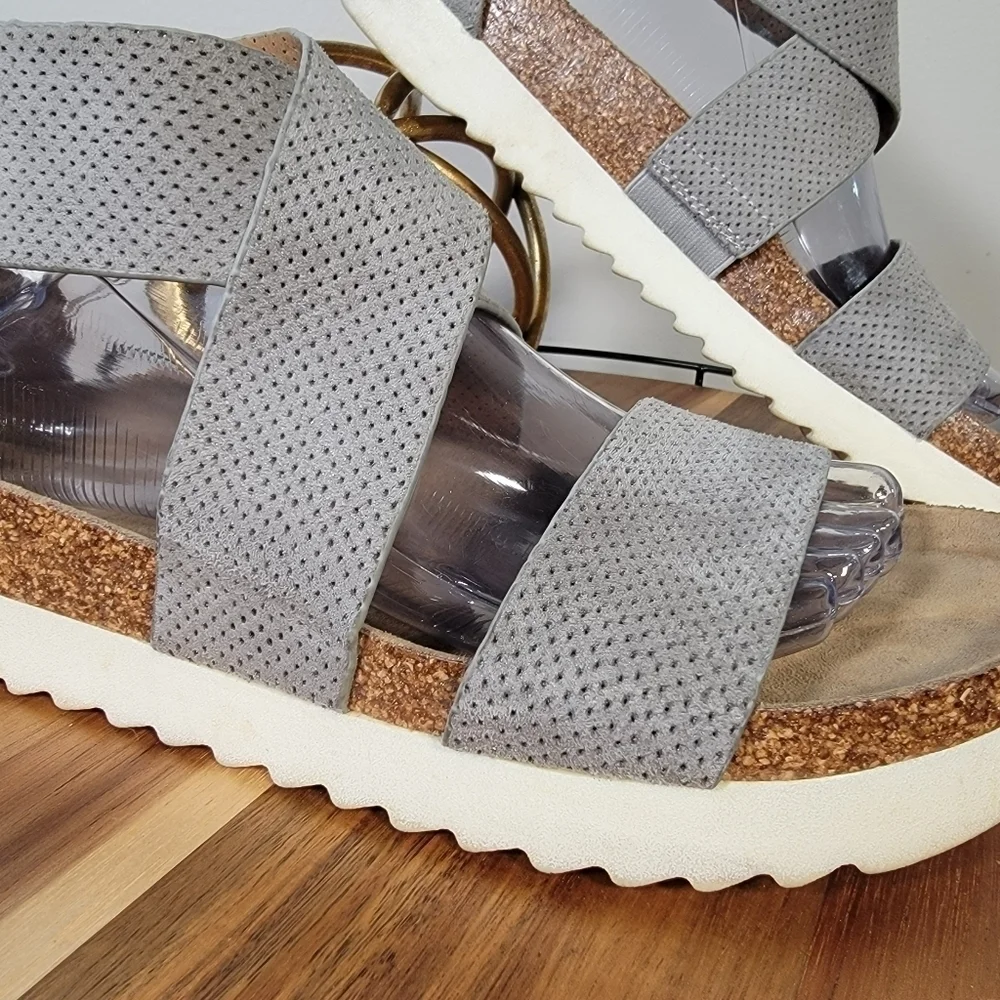 ND New Directions Irlena Platforms Gray Faux Suede Sandals Size 10
